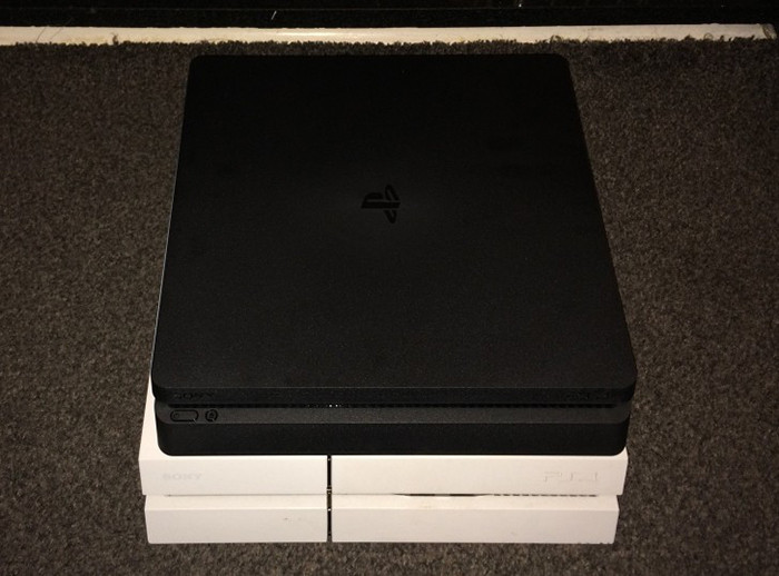 Опубликованы фотографии игровой консоли Sony PlayStation 4 Slim