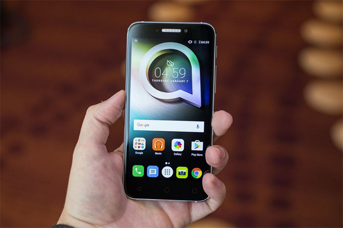 IFA 2016. Android-смартфон среднего класса Alcatel Shine Lite в стеклянном корпусе 