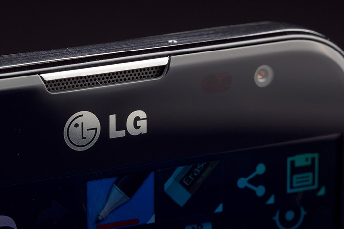 Флагманский смартфон LG G6 не получит изогнутый экран