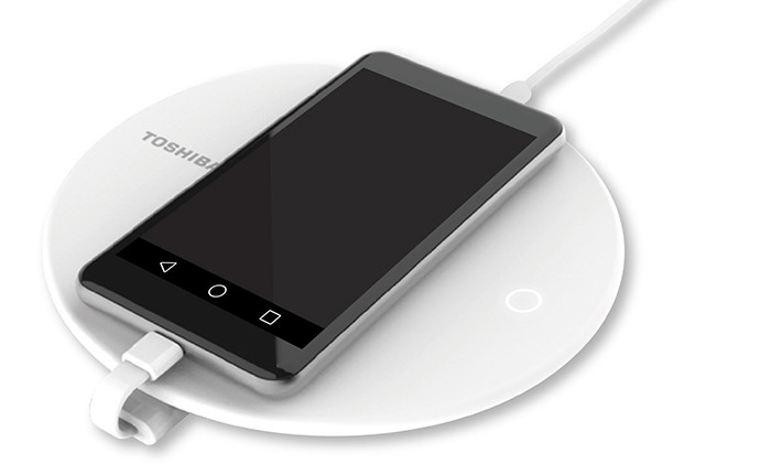 IFA 2016. Toshiba представила аксессуар для одновременной зарядки и бэкапа данных со смартфонов