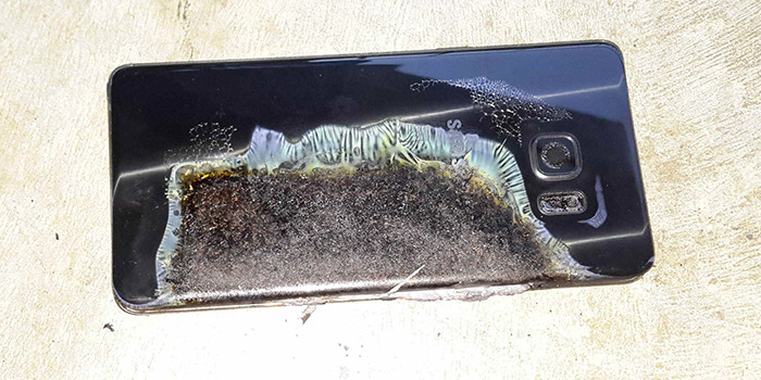В Подмосковье из-за смартфона Samsung сгорел трехэтажный особняк топ-менеджера РЖД