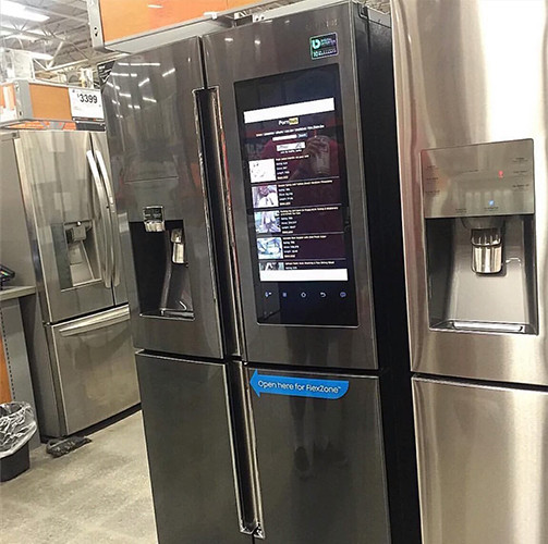 Умный холодильник в магазине подключился к PornHub