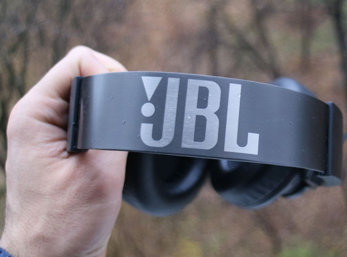 Обзор наушников JBL Synchros S700: Звучание с окрасом 