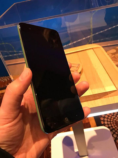 CES 2017. ZTE Hawkeye: смартфон, созданный при участии обычных пользователей картинка CES 2017. ZTE Hawkeye: смартфон, созданный при участии обычных пользователей