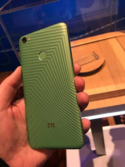 CES 2017. ZTE Hawkeye: смартфон, созданный при участии обычных пользователей картинка CES 2017. ZTE Hawkeye: смартфон, созданный при участии обычных пользователей