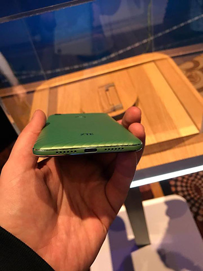 CES 2017. ZTE Hawkeye: смартфон, созданный при участии обычных пользователей картинка CES 2017. ZTE Hawkeye: смартфон, созданный при участии обычных пользователей