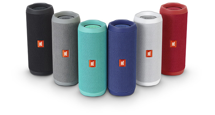 До России добралась водозащищенная Bluetooth-колонка JBL Flip 4 фото