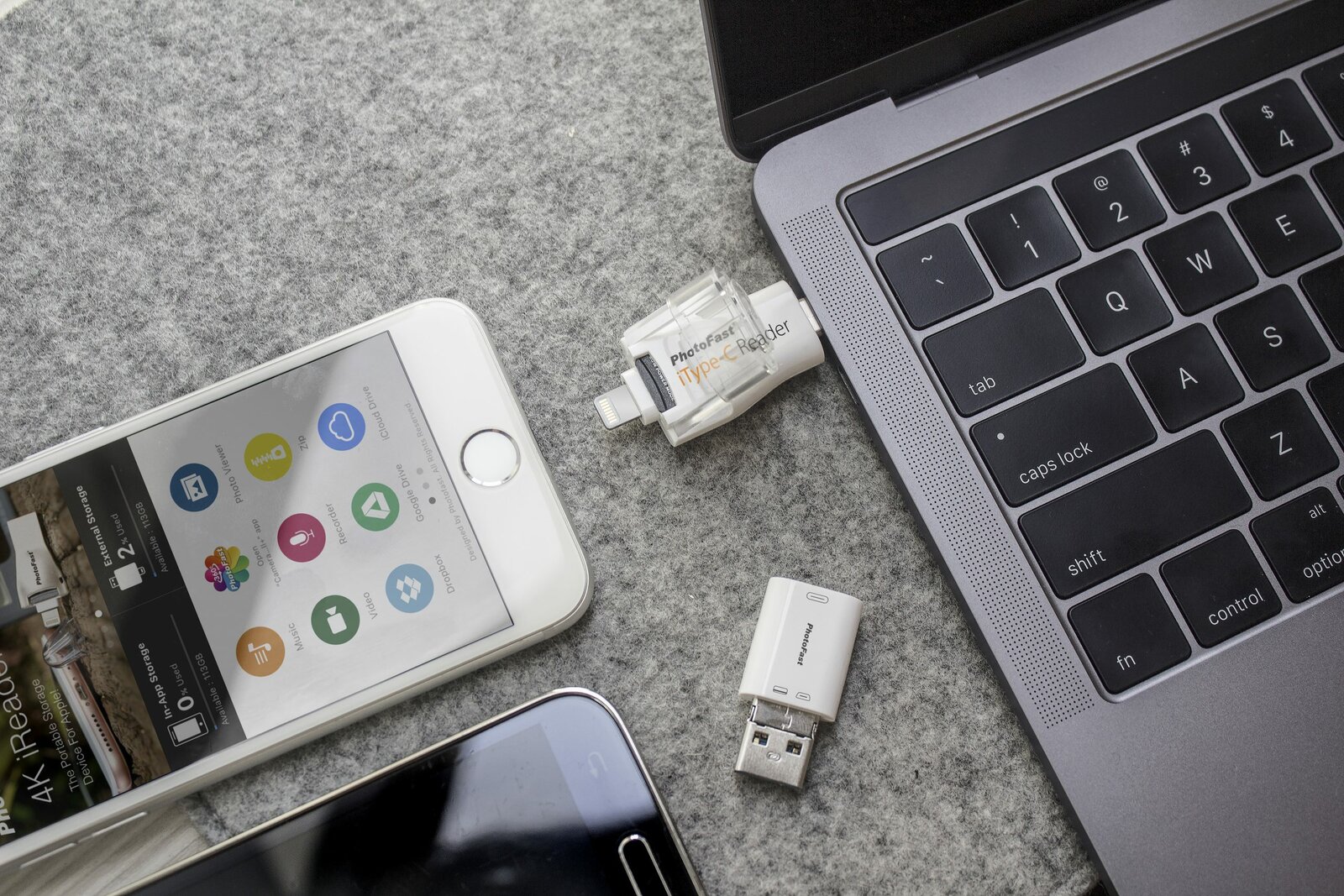 PhotoFast iType-C Reader