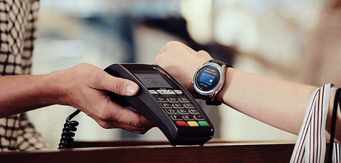 Платежный сервис Samsung Pay заработал на часах Samsung Gear S3 фото