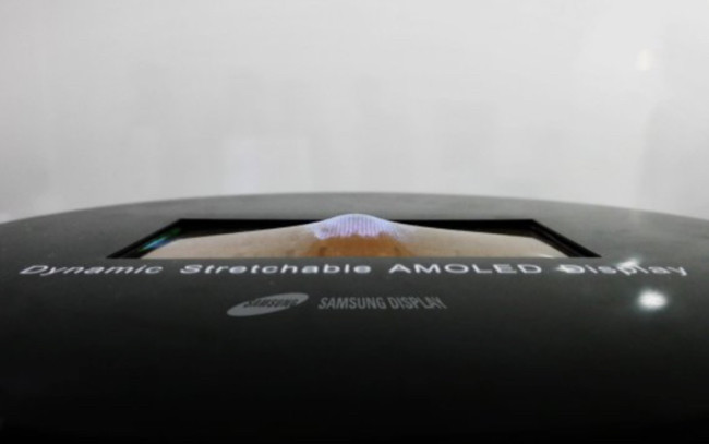 растягивающийся дисплей SAMSUNG AMOLED