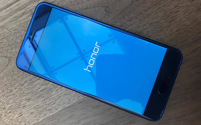 Названа российская цена «бюджетного флагмана» Huawei Honor 9 
