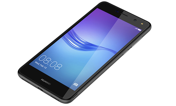 Huawei привезла в Россию смартфон Y5 2017 за 8 тысяч рублей фото