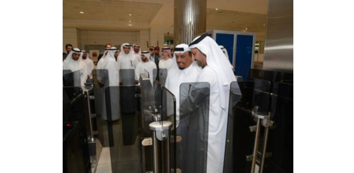 В аэропорту Дубая паспорта заменили смартфонами фото