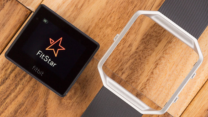 Fitbit представила свои то ли первые, то ли не первые умные часы фото