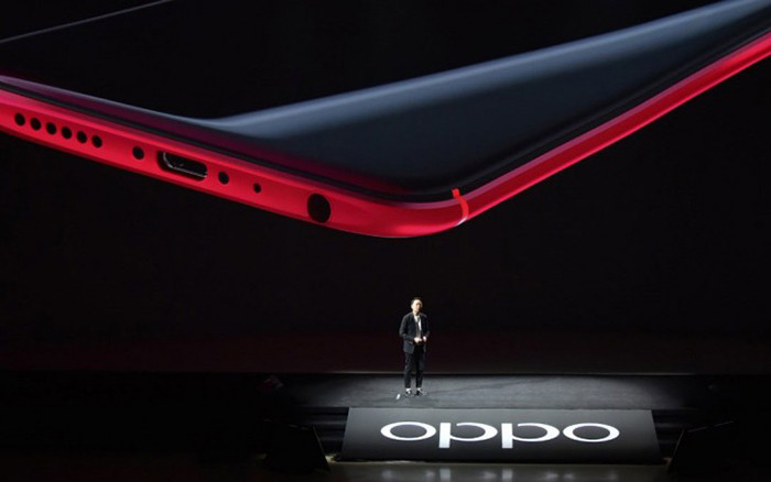 Oppo R11s: безрамочный смартфон с AMOLED-экраном и системой распознавания лица пользователя