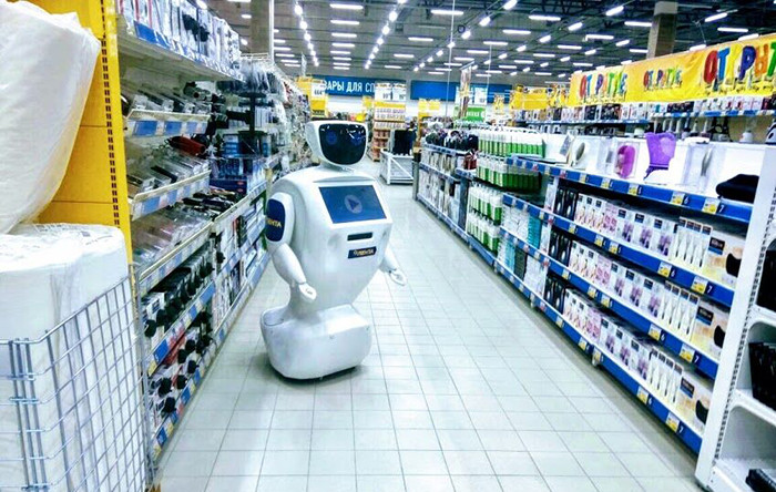 Российская сеть супермаркетов совершила крупнейшее внедрение сервисных роботов в мире