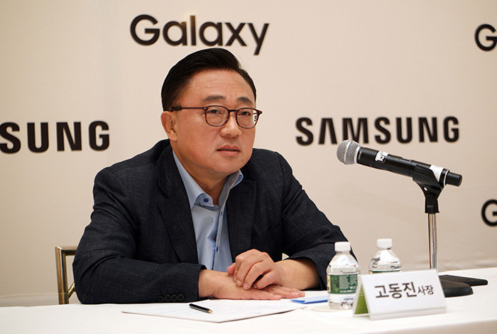 CES 2018. Samsung представит Galaxy S9 на MWC 2018, а гибкий смартфон – в 2019 году
