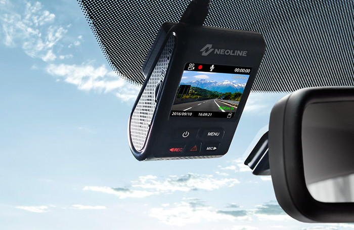 Что подарить вместо цветов? Полезные и красивые гаджеты к 8 марта