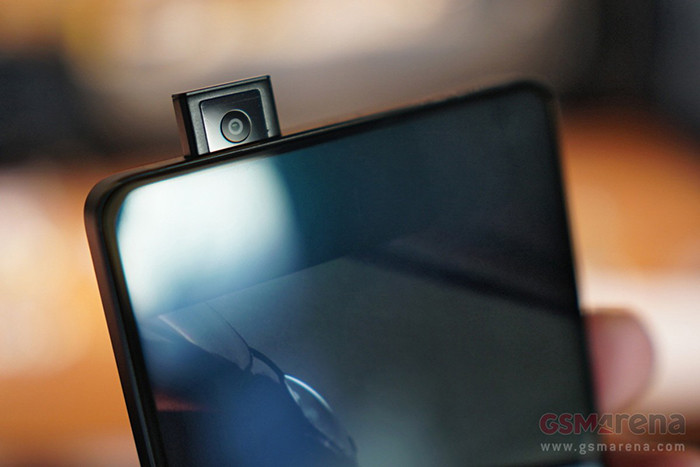 MWC 2018. Vivo показала смартфон будущего со сканером отпечатков в половину экрана, встроенными в дисплей динамиками и выдвижной камерой картинка MWC 2018. Vivo показала смартфон будущего со сканером отпечатков в половину экрана, встроенными в дисплей динамиками и выдвижной камерой