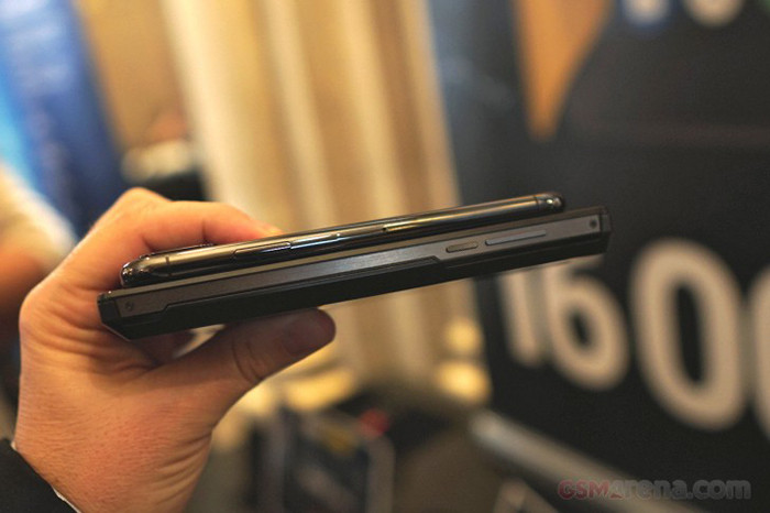 MWC 2018. Energizer показала смартфон Power Max P16K Pro с аккумулятором на 16000 мАч. Но он не включается картинка MWC 2018. Energizer показала странный смартфон Power Max P16K Pro с аккумулятором на 16000 мАч