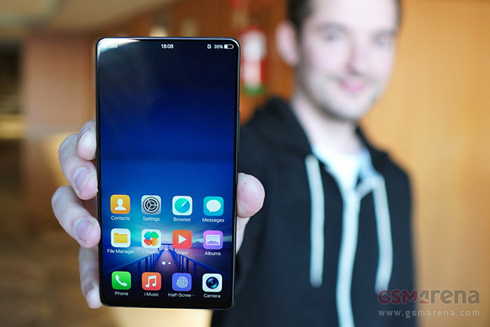 MWC 2018. Vivo показала смартфон будущего со сканером отпечатков в половину экрана, встроенными в дисплей динамиками и выдвижной камерой картинка MWC 2018. Vivo показала смартфон будущего со сканером отпечатков в половину экрана, встроенными в дисплей динамиками и выдвижной камерой