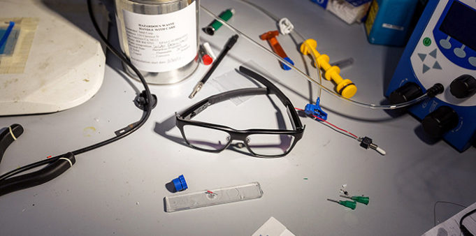 61572Intel представила умные очки Vaunt. Самое важное — они выглядят совершенно как обычные