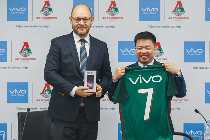 Vivo стала партнером ФК «Локомотив»: логотипы компании украсят форму футболистов и «РЖД-Арену»