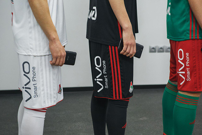 Vivo стала партнером ФК «Локомотив»: логотипы компании украсят форму футболистов и «РЖД-Арену»