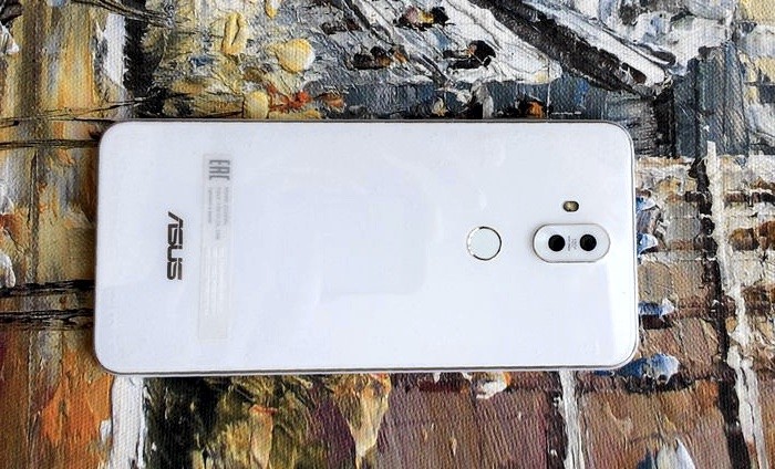 ASUS ZenFone 5 Lite обзор