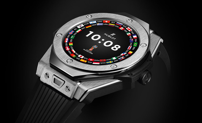Чемпионату мира по футболу в России посвятили смарт-часы Hublot за пять тысяч долларов 