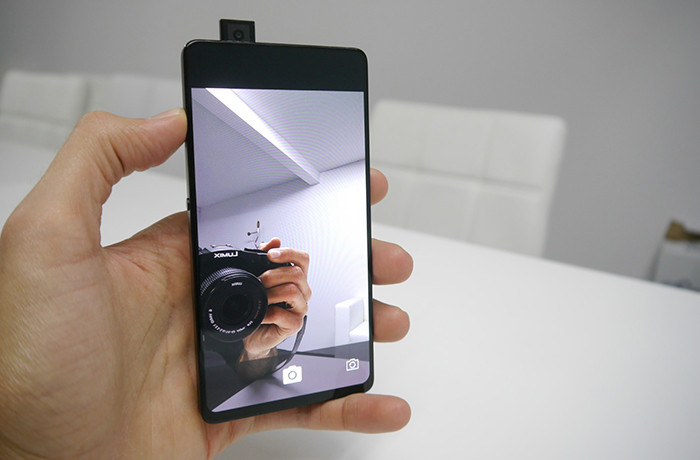 Дизайн смартфонов в ближайшем будущем: четыре главных тренда и робкая надежда на революцию 