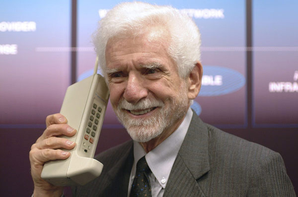 Сегодня исполняется 45 лет с момента первого звонка по сотовому телефону