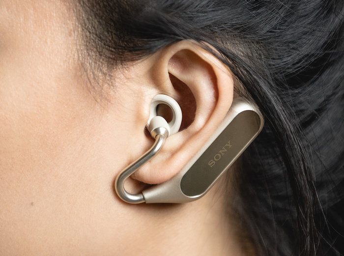 Sony анонсировала начало российских продаж инновационных беспроводных наушников Xperia Ear Duo