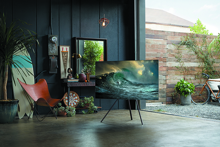 Samsung представила в России плоские и изогнутые QLED-телевизоры 2018 года с поддержкой HDR10+ 