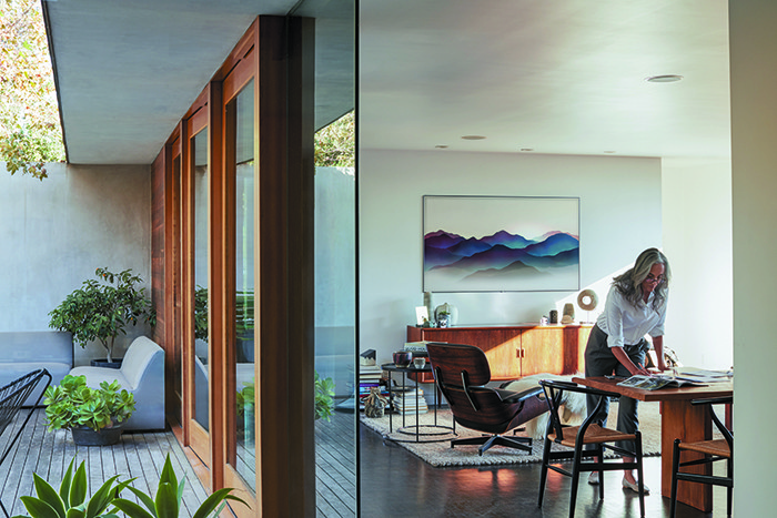 Samsung представила в России плоские и изогнутые QLED-телевизоры 2018 года с поддержкой HDR10+ 