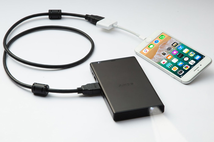 В Россию приехал портативный проектор Sony MP-CD1 размером со смартфон картинка В Россию приехал портативный проектор Sony MP-CD1 размером со смартфон