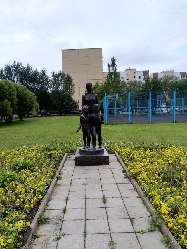 зоя анатольевна космодемьянская памятник. самолет в таганроге памятник. памятники около школы. памятник учителю в стерлитамаке (башкирия). пгт клетня клетнянский район.