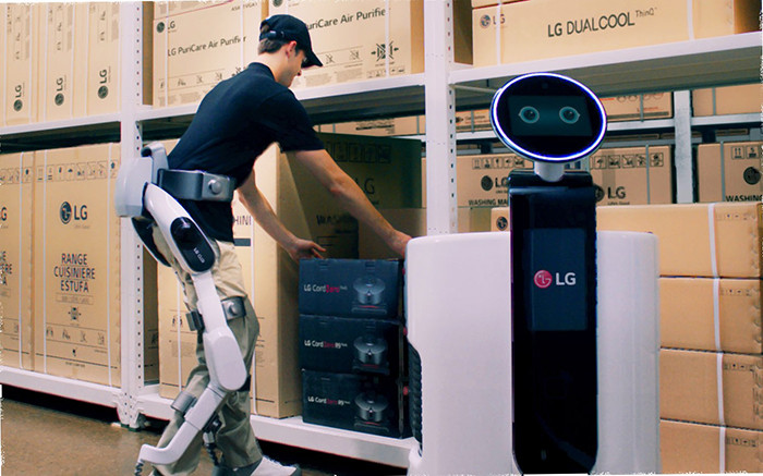 LG разработала экзоскелет с искусственным интеллектом для грузчиков 