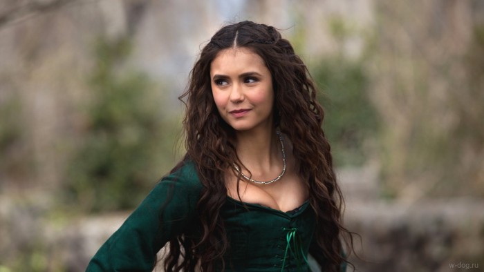 Нина Добрев