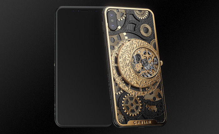 Российские ювелиры встроили механические часы-скелетоны в iPhone XS
