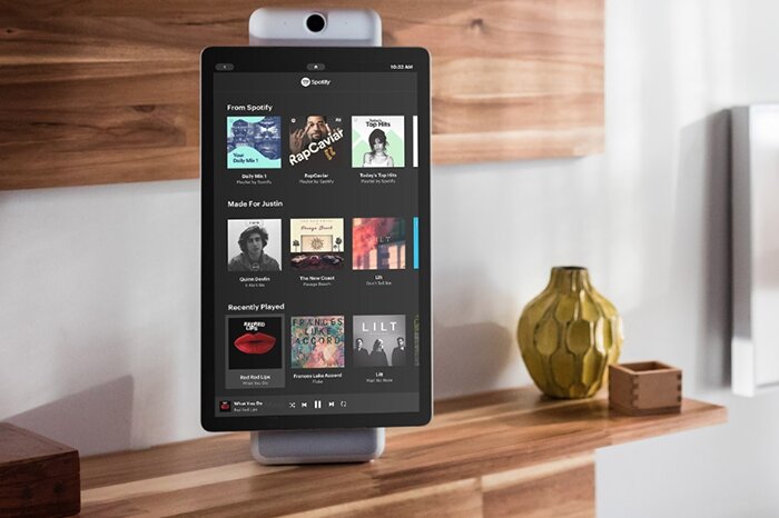 Домашние смарт-экраны Facebook Portal и Portal+ умеют следить за пользователями во время видеоконференций