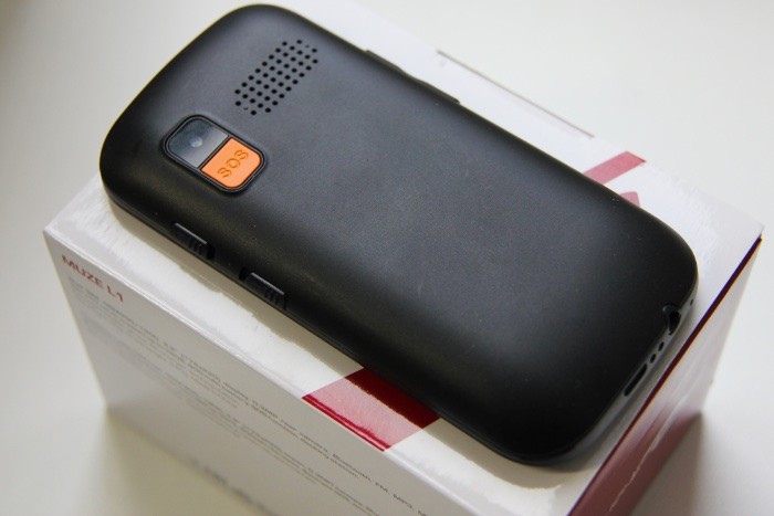 Обзор кнопочного телефона Prestigio Muze L1