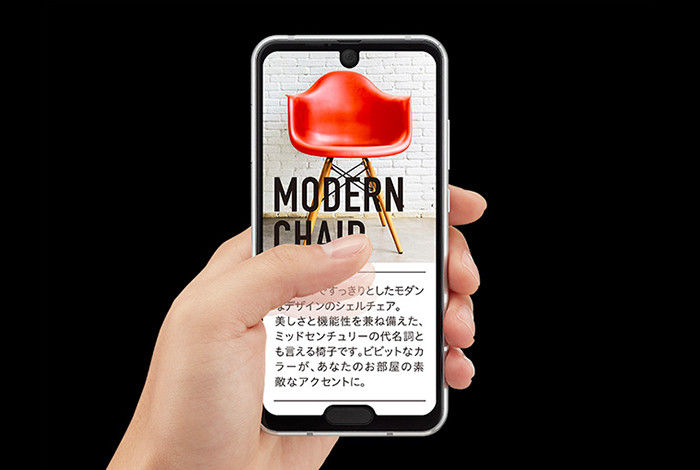 Представлен первый серийный смартфон с двумя вырезами в дисплее