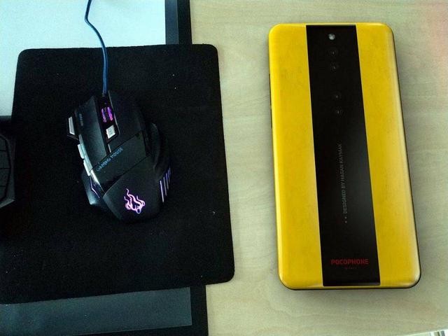 Появилась первая информация о «бюджетном флагмане» Pocophone F2. Он станет самым дешевым смартфоном на Snapdragon 855