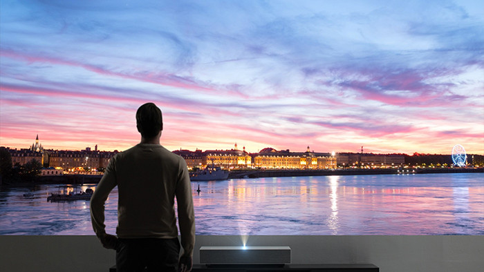 Новый проектор LG умеет формировать 90-дюймовое 4K-изображение с расстояния в пять сантиметров