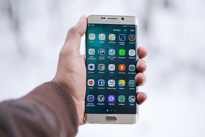 Продажи смартфонов Samsung рухнули. Во всем виноваты китайцы