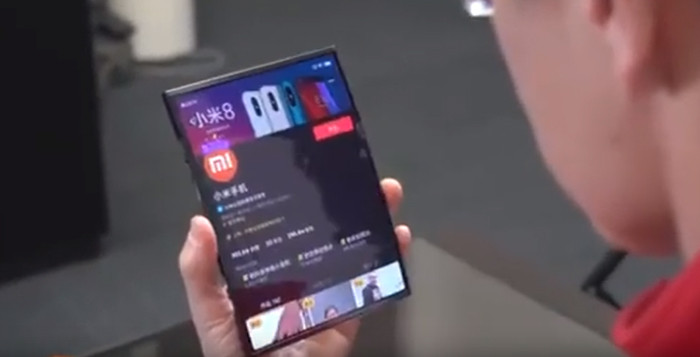 Xiaomi показала свой первый складной смартфон с гибким экраном 