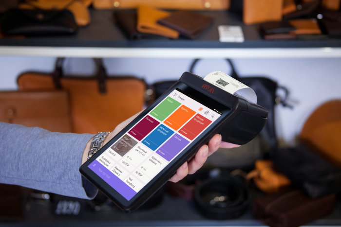 Компания АТОЛ выпустила первый гаджет для начинающих предпринимателей. Смарт-терминал выглядит как обычный планшет, и его можно получить бесплатно! картинка АТОЛ Sigma