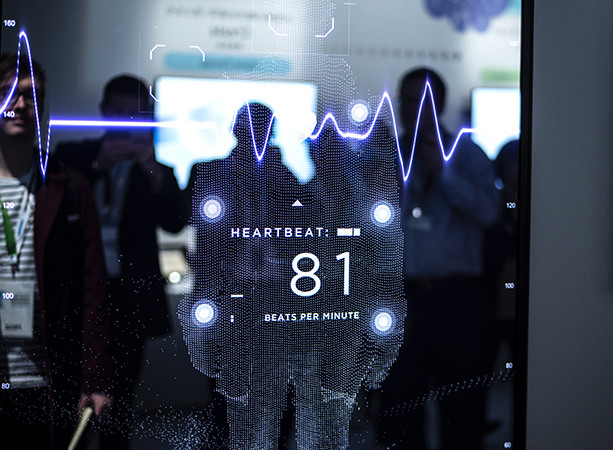 CES 2019. Умное зеркало Panasonic умеет фиксировать сердечный ритм и делать кардиограмму