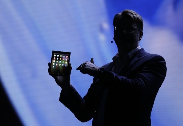 CES 2019. Раскрыты сроки начала продаж первого гибкого раскладного смартфона Samsung 